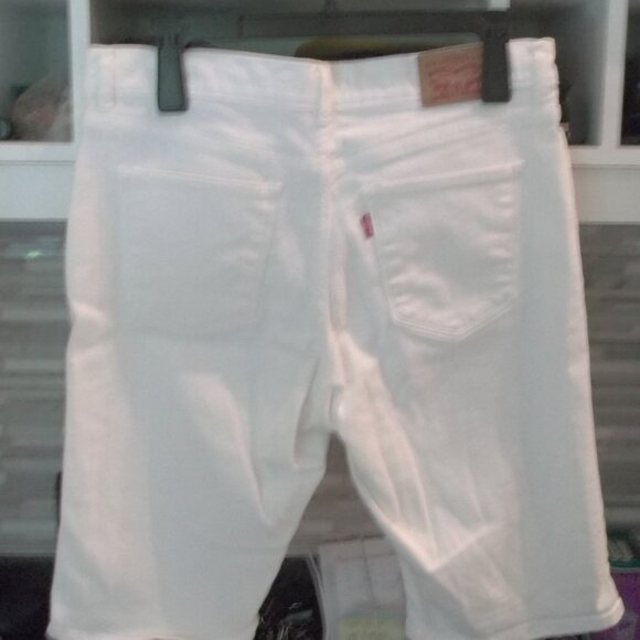 LEVIS WHITE JEAN BERMUDA SHORTS,LADIES SIZE 12 - Picture 2 of 6